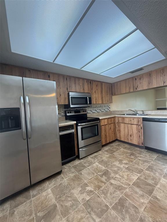 Building Photo - 106 Lakeside Dr