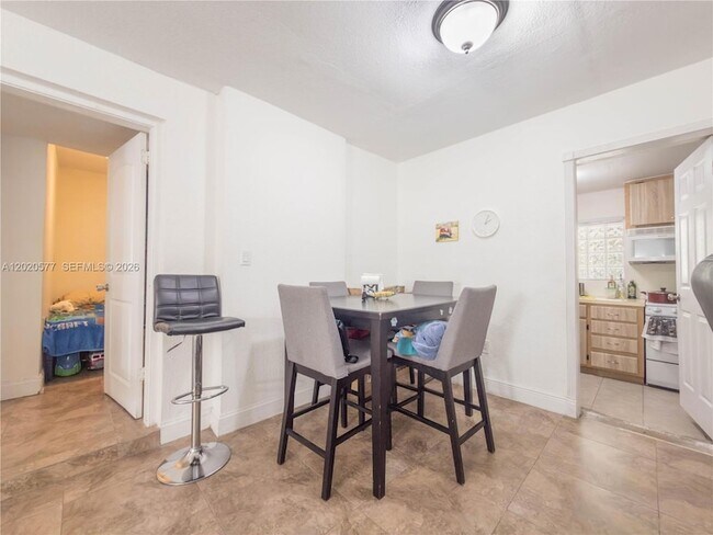 Building Photo - 410 Pinecrest Dr