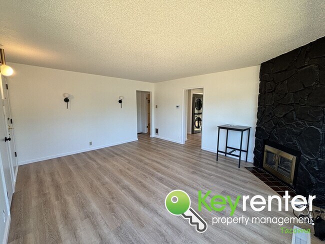 Foto del edificio - Charming 2-Bedroom Home with Modern Upgrad...