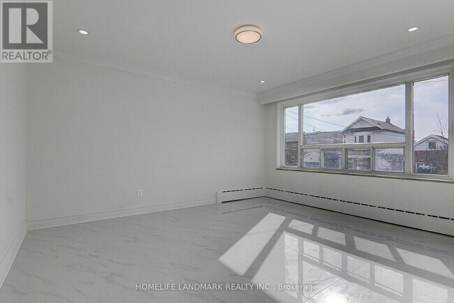 Building Photo - 8-2UPPE8 Hanson Rd