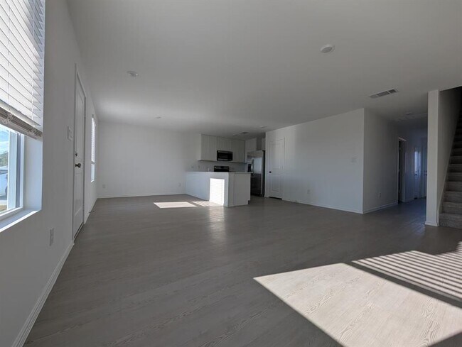 Foto del edificio - 635 Whoopers Lp