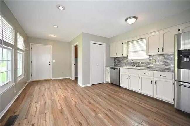 Building Photo - 1102 Hampton Dr