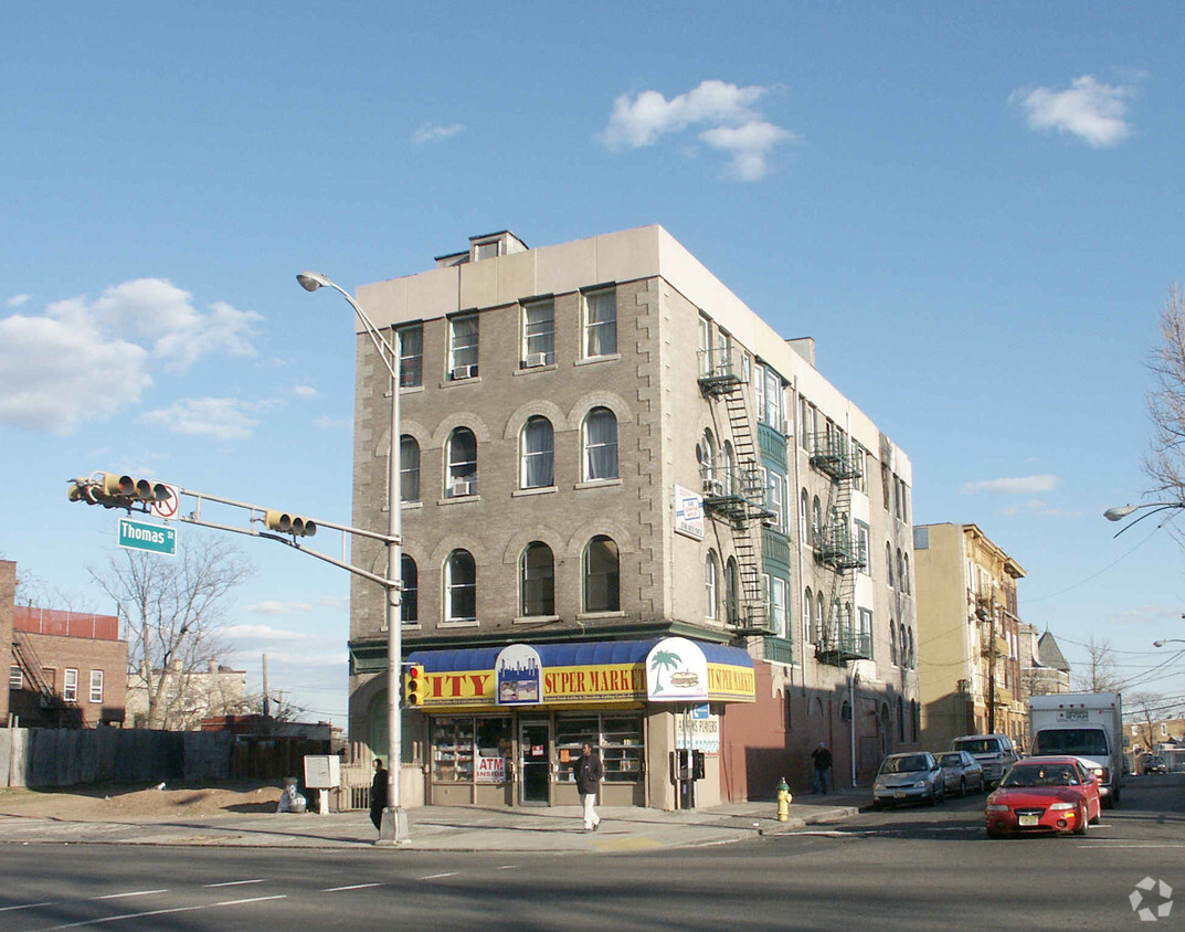 Building Photo - 98 Clinton Ave