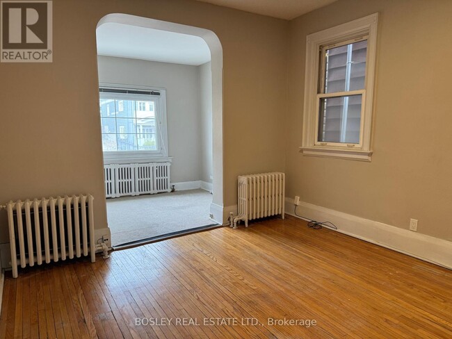 Photo du bâtiment - 89 Woodbine Ave