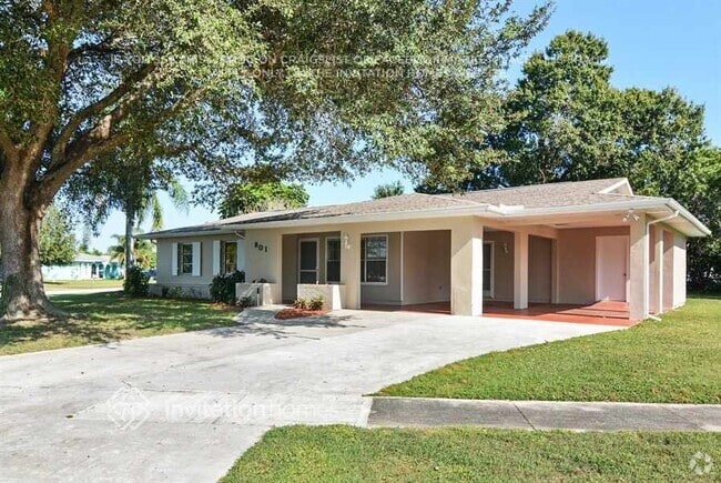 Building Photo - 801 SW Ivanhoe Dr