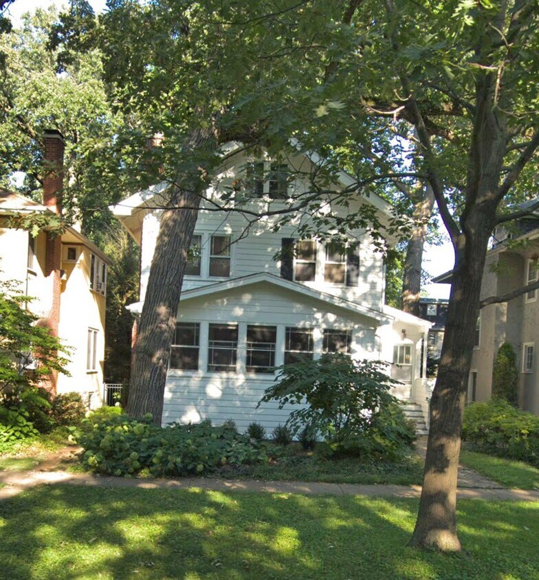 Primary Photo - 2743 Broadway Ave