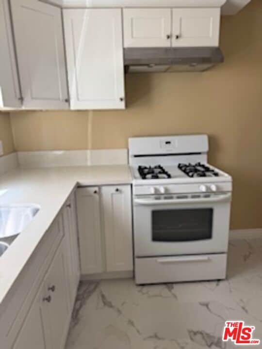 Building Photo - 343 S Elm Dr