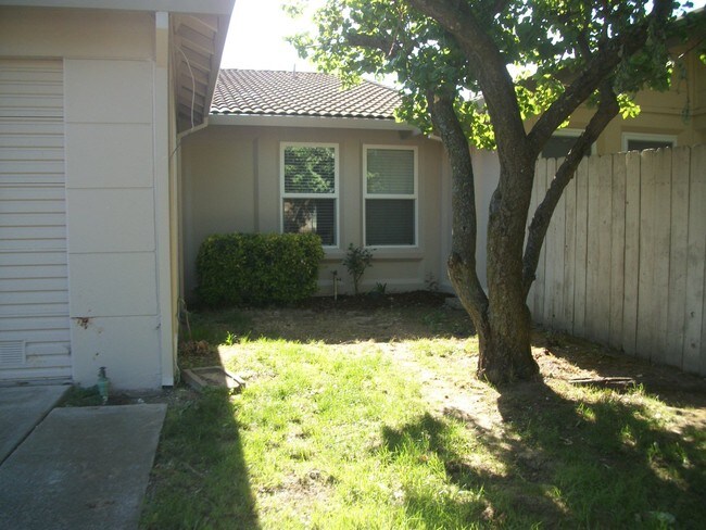 Building Photo - 2706 Cascade Ln