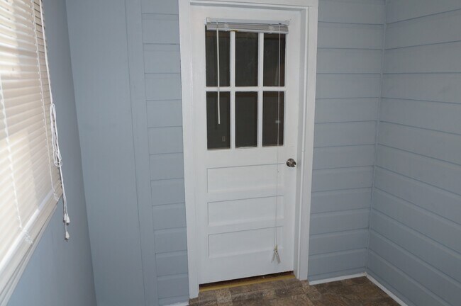 Building Photo - Nice 3 bed 1 bath home located in Marietta