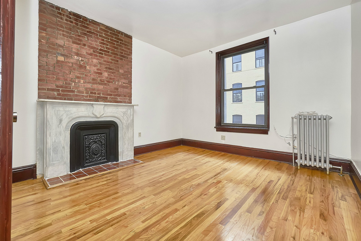 Foto principal - 40 W 130th St