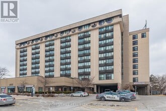 Building Photo - 2737 Keele St
