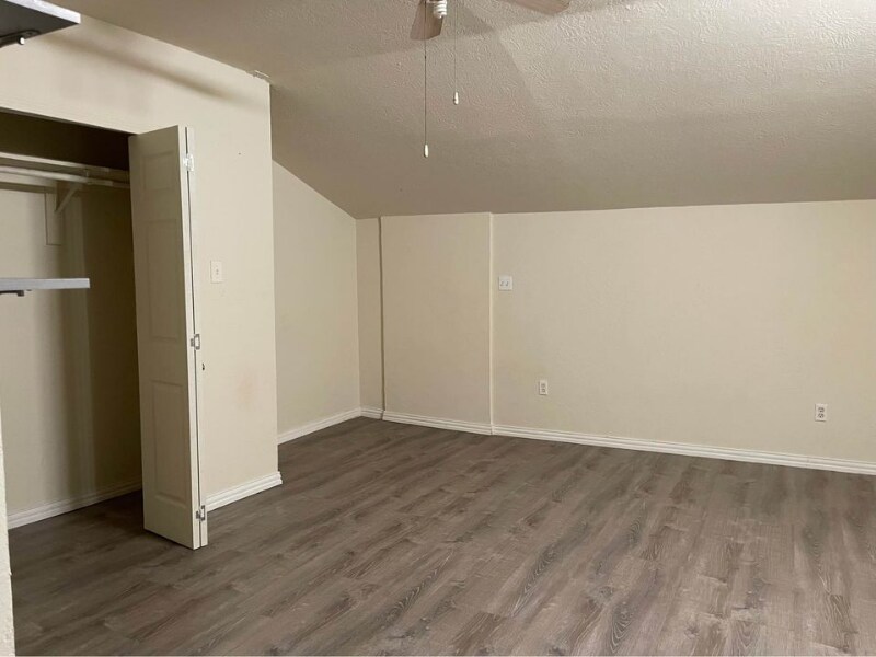 Foto principal - 214 Willis Ave
