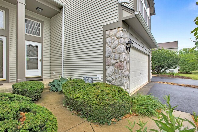 Building Photo - 3145 Bromley Ln