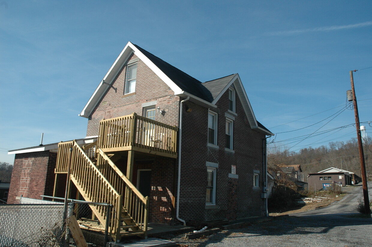 Entry Porch - 100 7th St