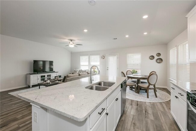 Building Photo - 1404 Deering Run