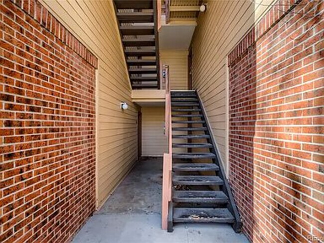 Building Photo - 3121 S Tamarac Dr