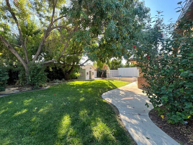 Building Photo - Charming Redlands Home