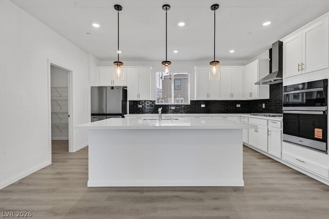 Building Photo - 1520 Little Penguin St