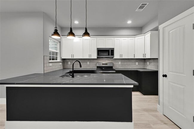 Building Photo - 7415 Hezekiah Ln