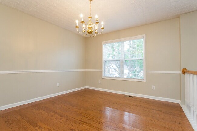Foto del edificio - 335 Shadowbrooke Cir SW