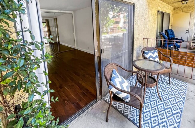 Foto del edificio - 837 N West Knoll Dr