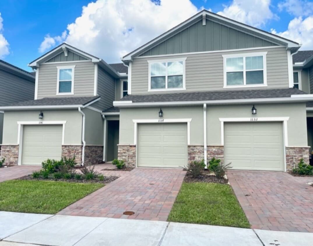 Primary Photo - For Rent - 3 BEDROOM 2.5 BATHROOM TOWNHOUS...