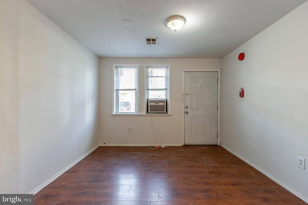 Foto principal - 238 W Girard Ave