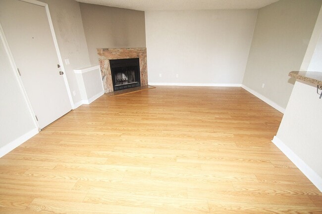 Building Photo - Price 4-Plex - Bothell