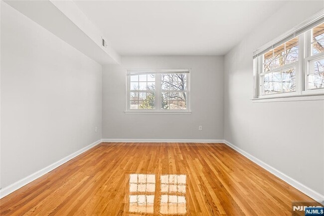 Foto del edificio - 250 Franklin Turnpike