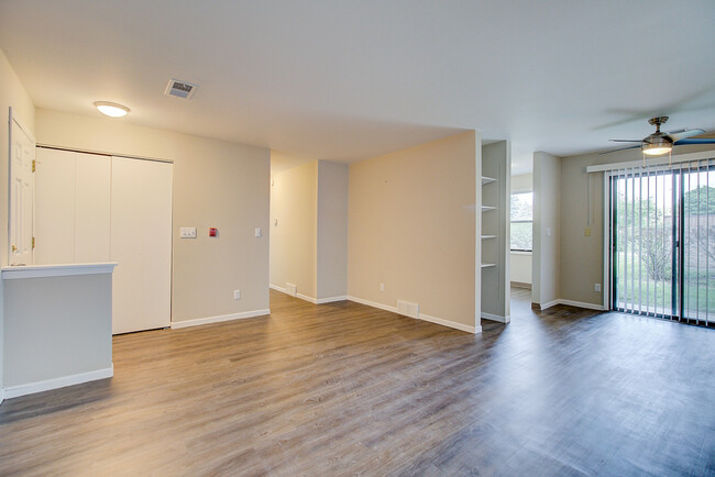 Building Photo - Apple Glen Apartments