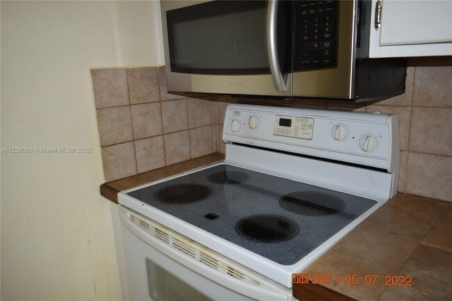 Building Photo - 4272 NW 89th Ave