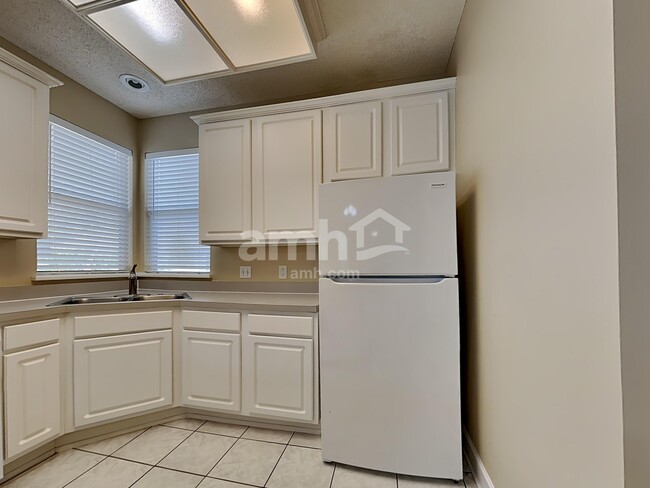 Building Photo - 1720 Hunters Ridge Rd