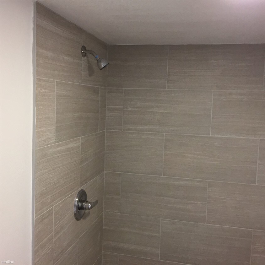 Foto principal - 748 Hillside Blvd