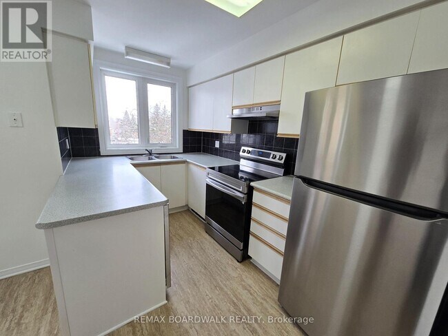 Building Photo - 219 Briston Private