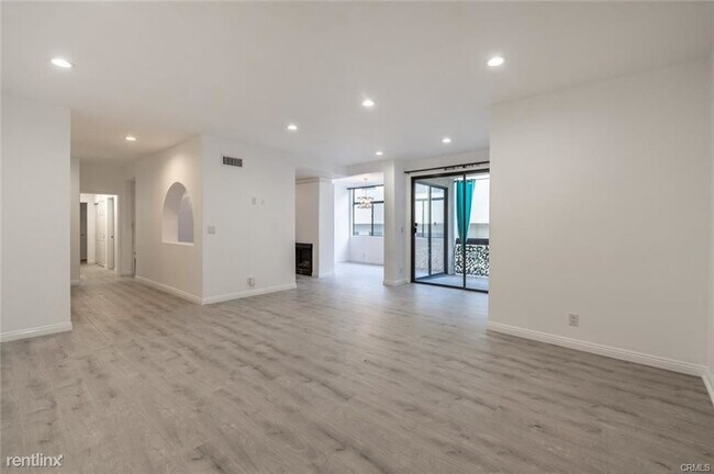 Building Photo - 2 br, 2 bath Condo - 1305 N Columbus Ave U...