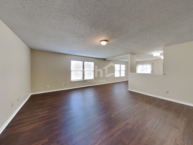 Foto del edificio - 8811 Mellot Way