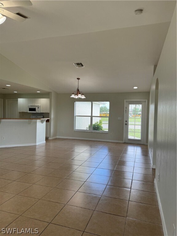 Foto del edificio - 1624 Kismet Pkwy E