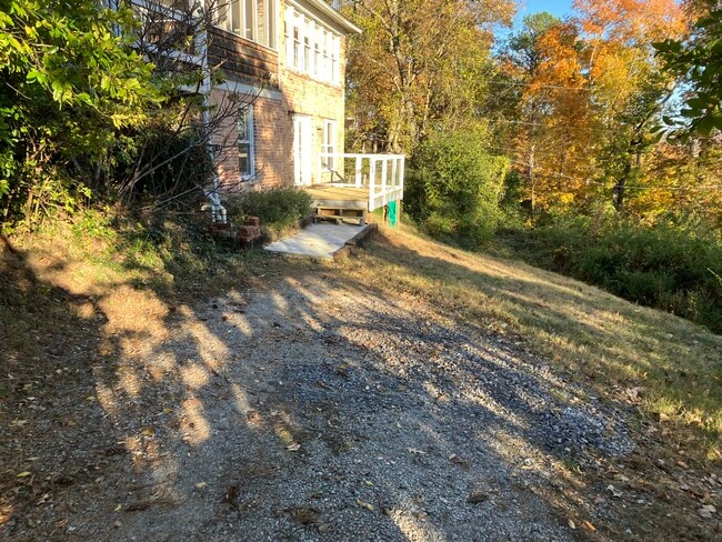 Building Photo - 100 Island Ave