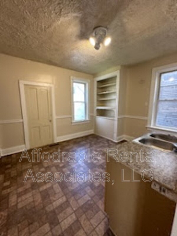 2627 S 6th St Unit Lower, Milwaukee, WI 53215 Condo for Rent in