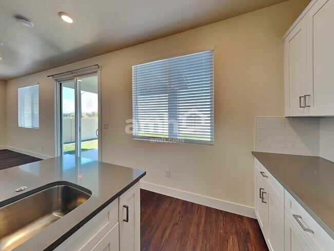 Building Photo - 4053 N Keklik Ave