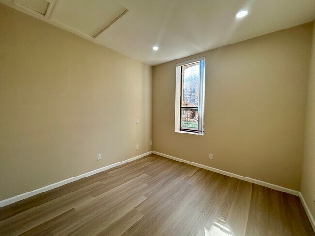 Foto del edificio - 1012 Grant Ave