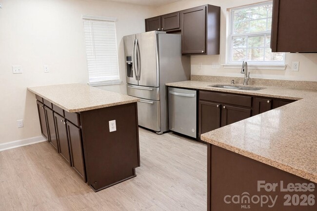 Building Photo - 111 Lynch Cir