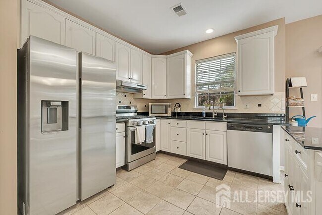 Foto del edificio - 111 Blossom Cir