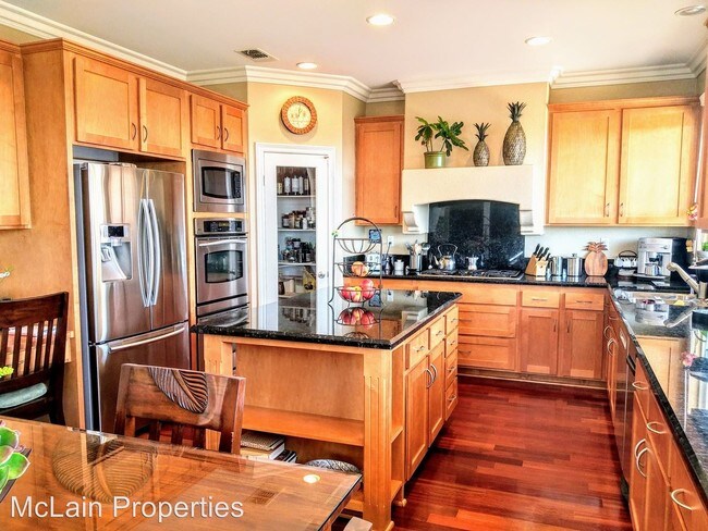 Building Photo - 4 br, 3 bath House - 2196 Dickinson Drive