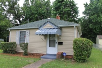 Building Photo - 713 Downing St