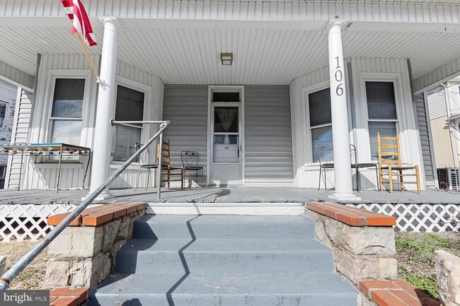 Building Photo - 106 N Main St