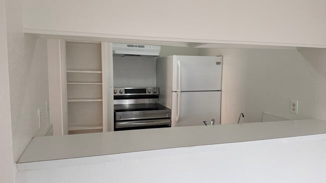 Foto del edificio - 8057 Meadow Rd