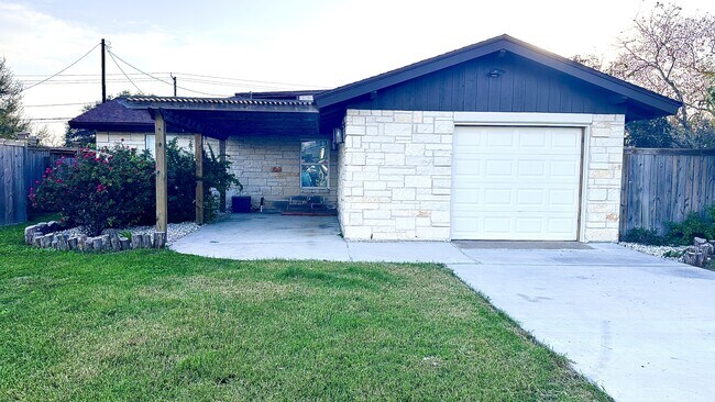 Foto del edificio - 13113 Hearn Rd