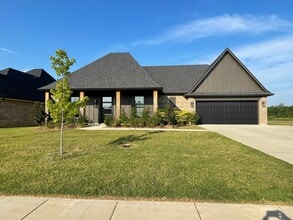 Building Photo - 920 Chisolm Trl