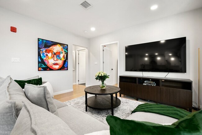 Foto del edificio - 457 W Broadway